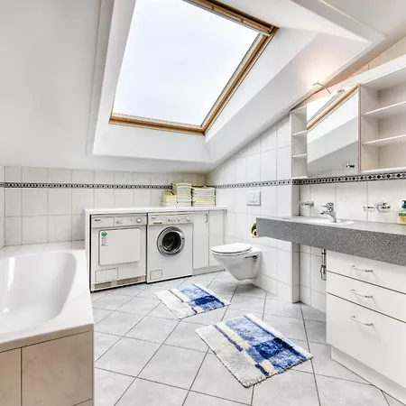 Mit 3 Schlafzimmern Und Balkon - Schrottenbaum Burs