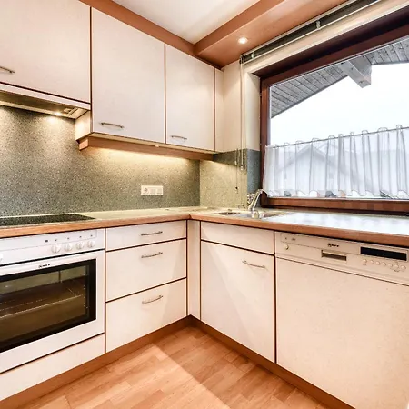 Mit 3 Schlafzimmern Und Balkon - Schrottenbaum Apartment Burs