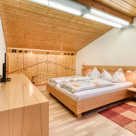 Mit 3 Schlafzimmern Und Balkon - Schrottenbaum Apartment Burs