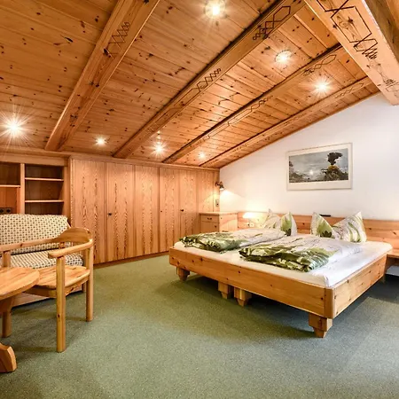Mit 3 Schlafzimmern Und Balkon - Schrottenbaum Apartment Burs